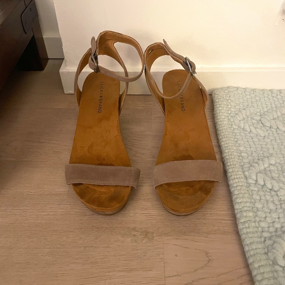 Lucky Brand platform grey suede sandals size 8 with 3" heels